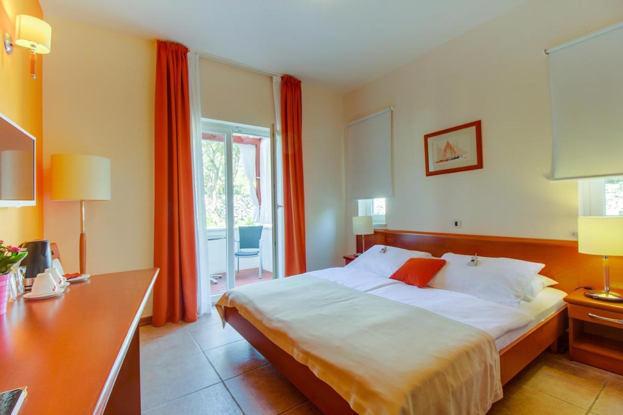 נזרין Hotel Manora מראה חיצוני תמונה