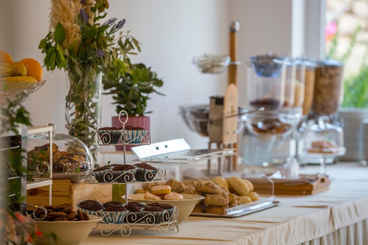 נזרין Hotel Manora מראה חיצוני תמונה