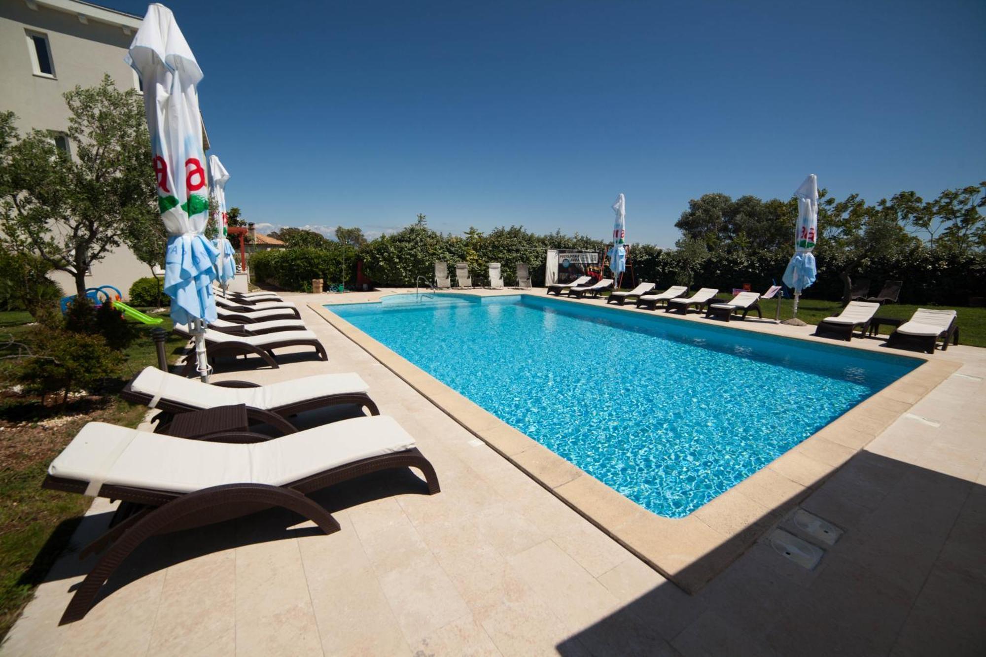נזרין Hotel Manora מראה חיצוני תמונה